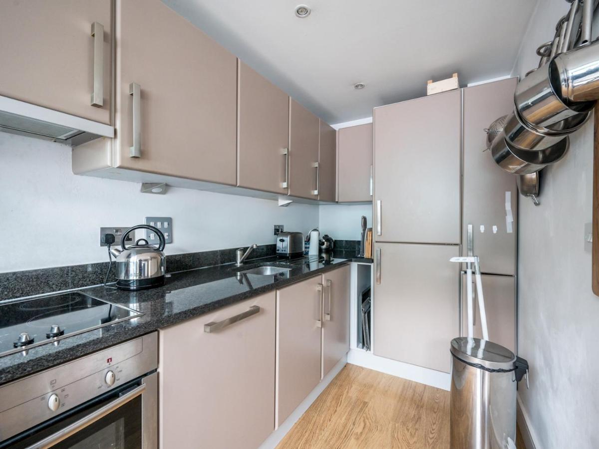 Cosy And Spacious Flat Near Bridge Londres