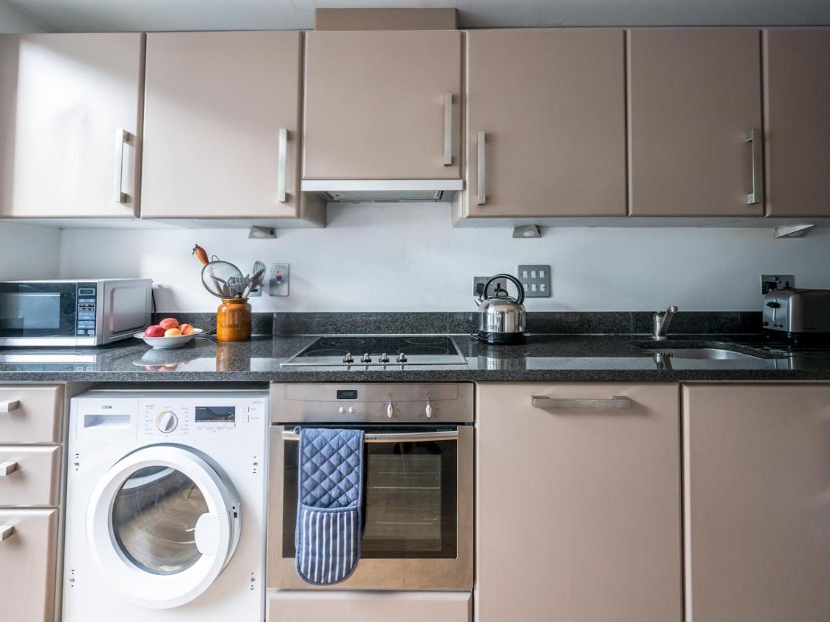 Cosy And Spacious Flat Near Bridge * Londres